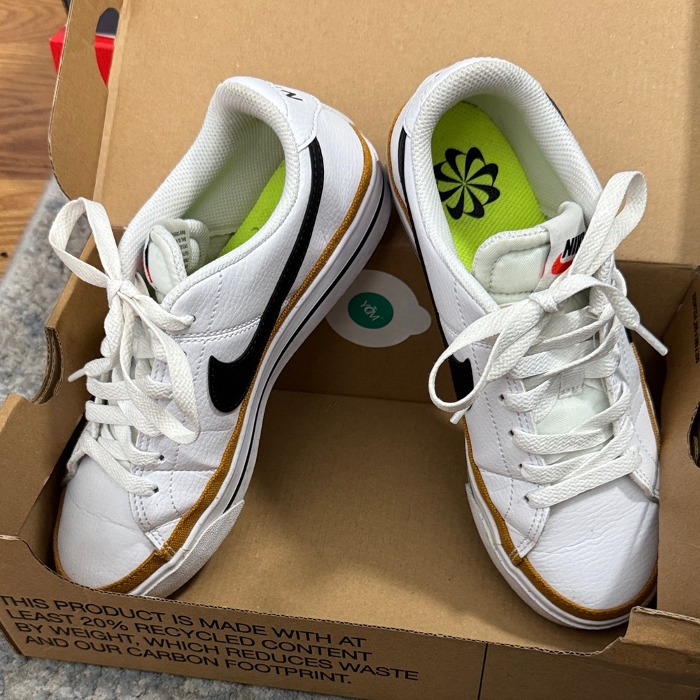 Women’s Nike Court Legacy